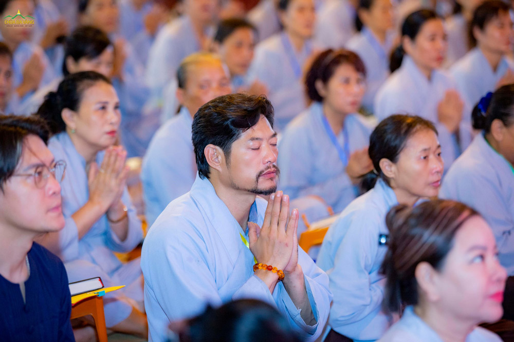 Pháp đàn Lương Hoàng Bảo Sám giúp mọi người nhìn nhận và sám hối các tội lỗi của mình