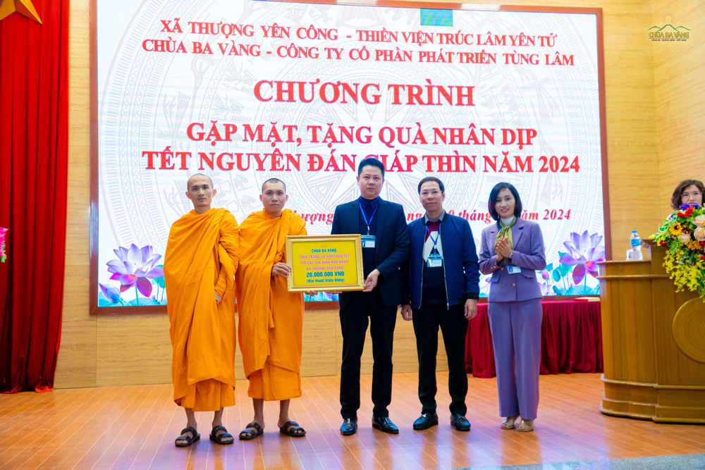 Chùa Ba Vàng trao tặng 40 suất quà Tết trị giá 20 triệu đồng tới các gia đình khó khăn xã Thượng Yên Công