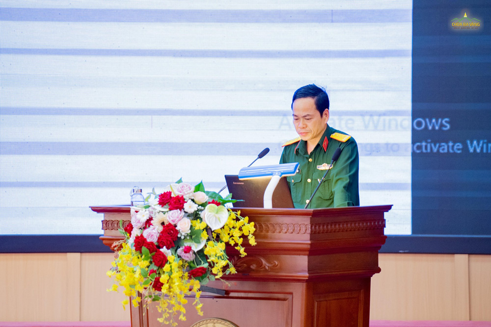 Thượng tá Trần Anh Tuấn - Phó Bí thư Đảng ủy Quân sự, Chính trị viên Ban Chấp hành Quân sự thành phố Uông Bí giảng chia sẻ một số nội dung chủ yếu về nhiệm vụ Quốc phòng, An ninh của địa phương.