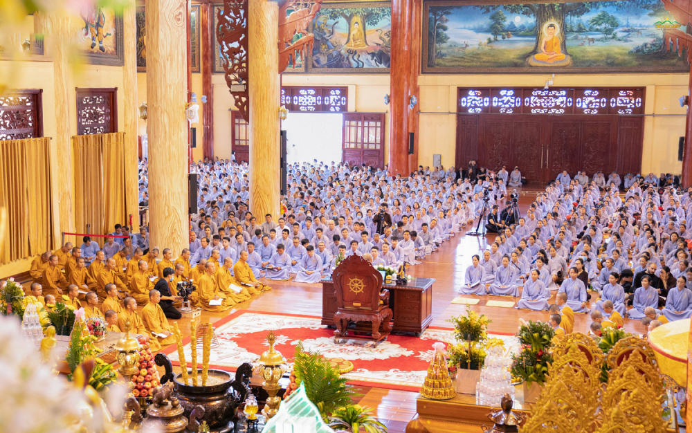 Các đạo tràng trong CLB Cúc Vàng được tu học chuyên nhất dưới sự giáo dưỡng trên Sư Phụ Thích Trúc Thái Minh cùng chư Tăng chùa Ba Vàng  