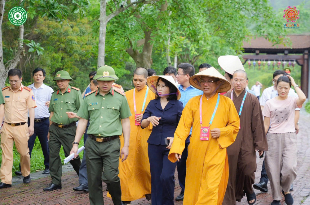 Phái đoàn lãnh đạo tỉnh Quảng Ninh kiểm tra công tác chuẩn bị cho sự kiện cung rước, chiêm bái Xá lợi Đức Phật về Cung Trúc Lâm Yên Tử