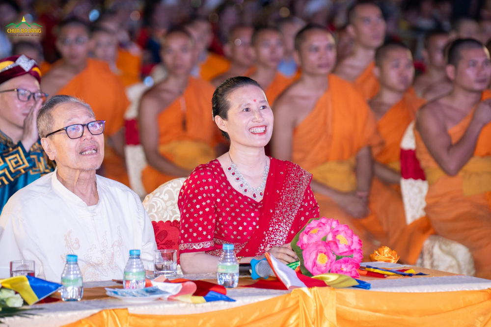 Phật tử Phạm Thị Yến - Pháp danh Tâm Chiếu Hoàn Quán - Chủ nhiệm CLB Cúc Vàng - Tập Tu Lục Hòa tham dự chương trình