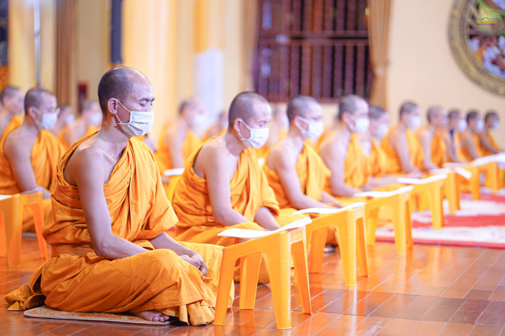 Phật dạy bảy pháp khiến đất nước không bị diệt vong” được toàn thể chư Tăng Ni đọc tụng với mong nguyện cho đất nước được bình an  