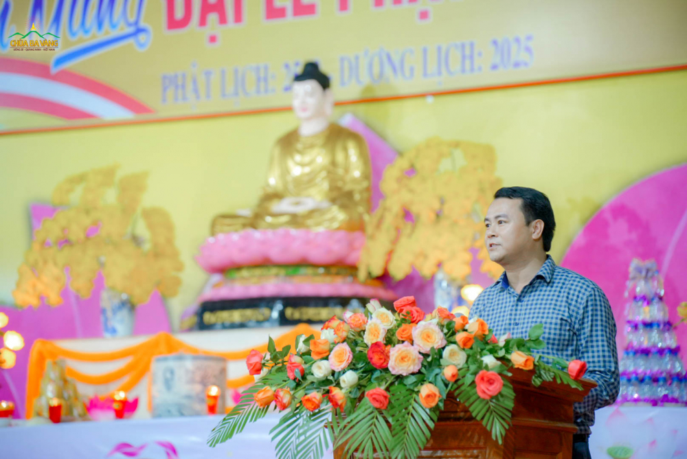 Ông Nguyễn Văn Dũng – Phó Bí thư Đảng ủy, Chủ tịch UBND xã Cẩm Thạch phát biểu chúc mừng lễ Phật đản