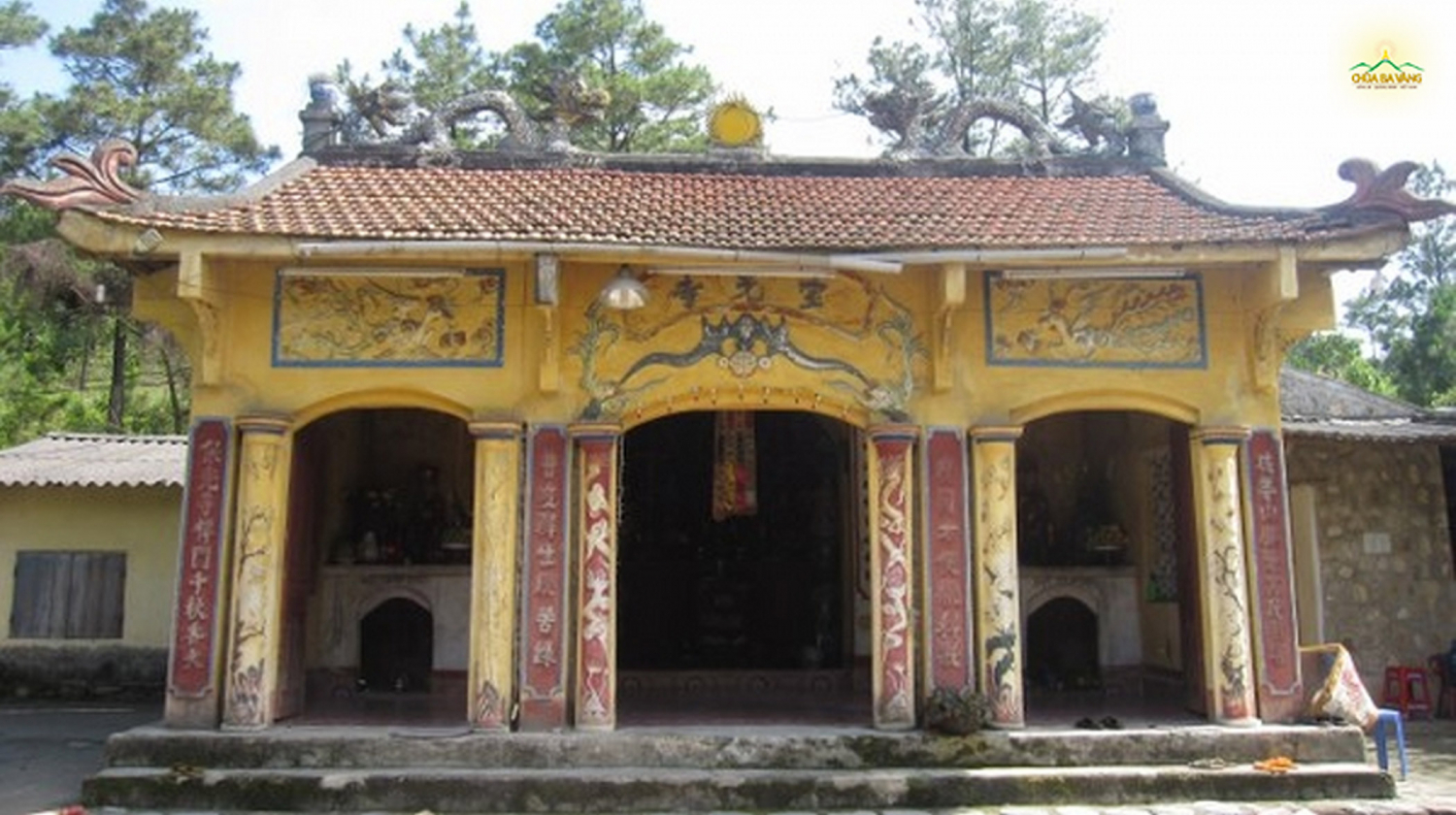 Chính điện của ngôi chùa Ba Vàng cũ
