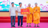 Trao tặng 800 triệu đồng, chùa Ba Vàng hỗ trợ xây nhà mới cho người dân