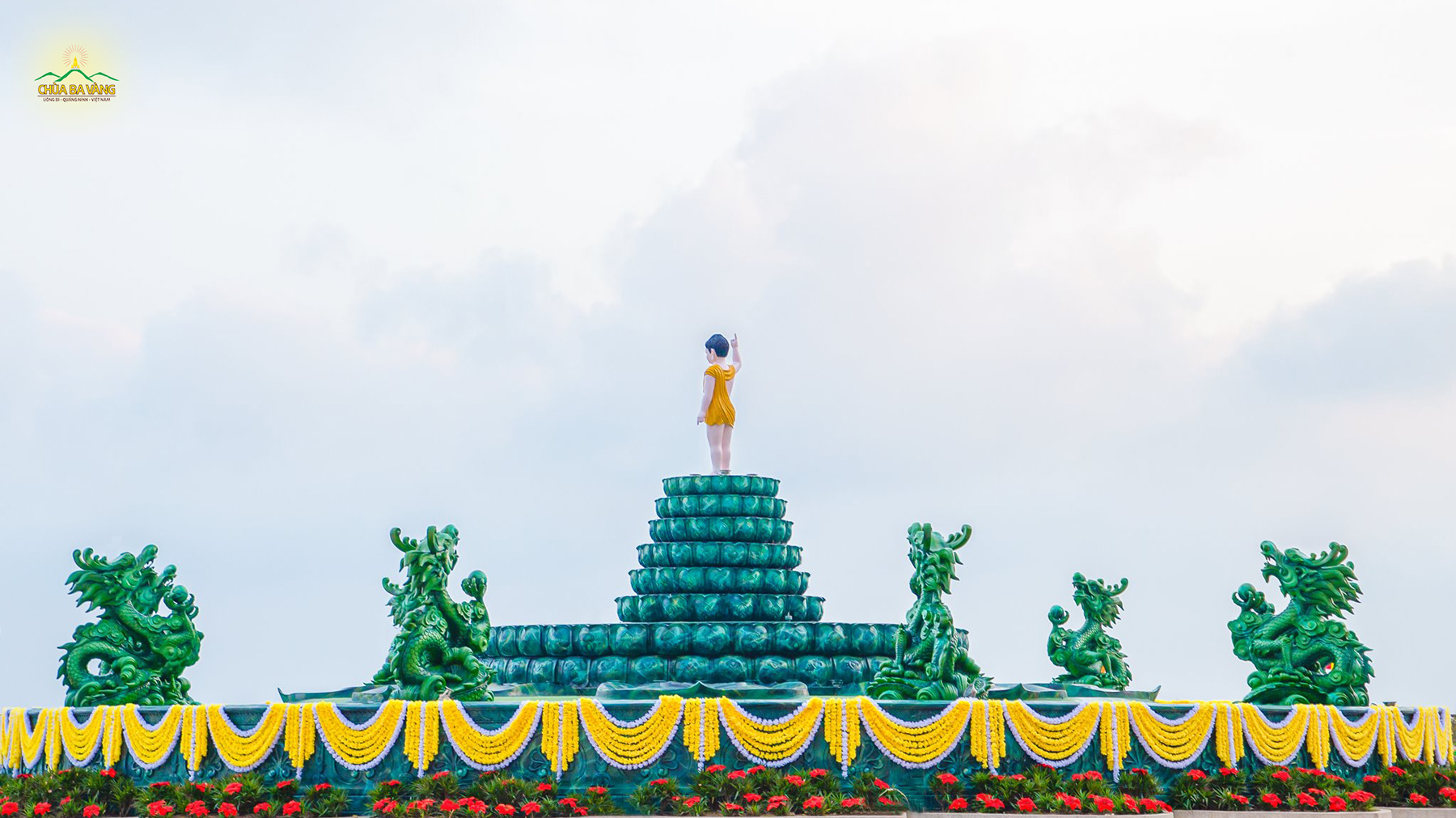 Tại chùa Ba Vàng, các công tác chuẩn bị được hoàn thiện những bước cuối cùng để đón mừng Tết Phật đản