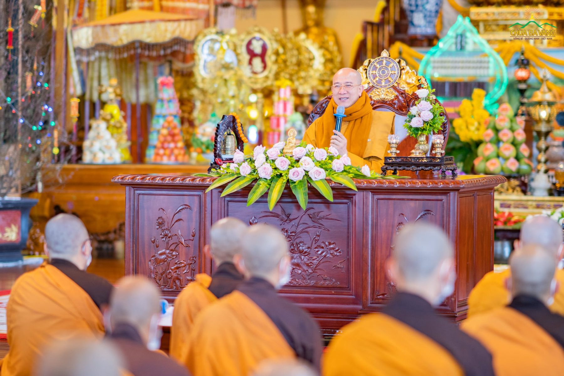 Trong không khí của ngày đầu xuân, Sư Phụ từ bi ban đạo từ chỉ dạy chư Tăng, Ni, các Phật tử tu tập cấm túc tại chùa