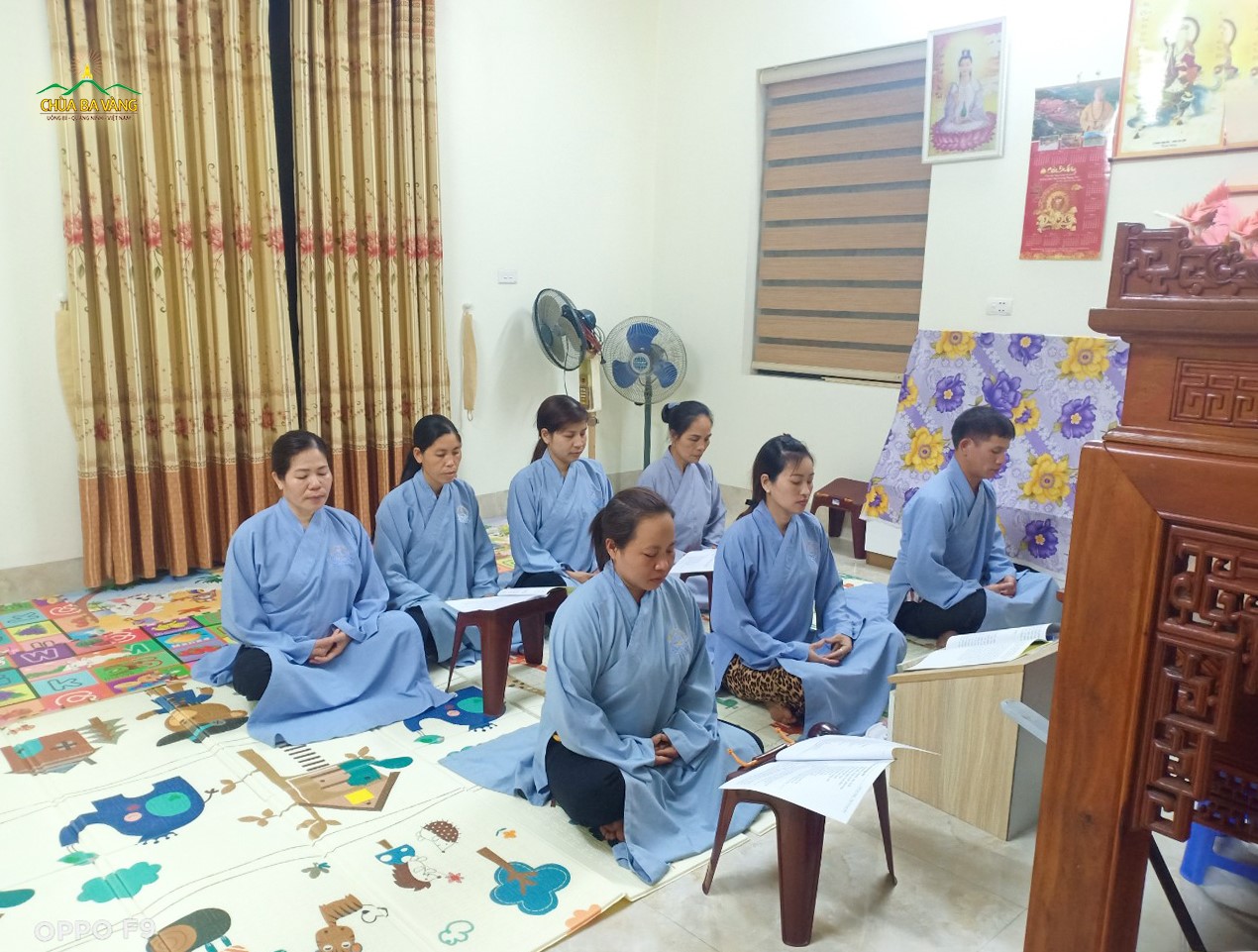 Thời khóa ngồi thiền trong chương trình “Tuần lễ tu tập thiền quán kỷ niệm sự kiện Thái tử Tất Đạt Đa xuất gia” của các Phật tử chùa Ba Vàng
