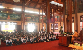 Kết duyên Phật Pháp cùng hơn 200 học sinh ưu tú trườngTHPT Hoàng Hoa Thám, huyện Đông Triều, tỉnh Quảng Ninh