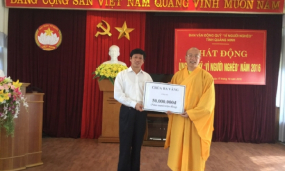 Chùa Ba Vàng ủng hộ quỹ vì người nghèo tỉnh Quảng Ninh