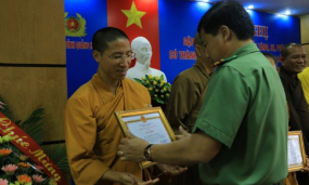 Chư Tăng chùa Ba Vàng Tham tham dự hội nghị biểu dương Tăng, Ni, Phật tử tiêu biểu trong phong trào bảo vệ ANTQ tại công an tỉnh quảng ninh