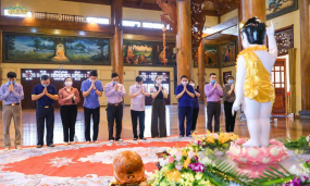 Lãnh đạo phường Quang Trung - Uông Bí chúc mừng Đại lễ Phật đản PL.2564 - DL.2020 tại chùa Ba Vàng