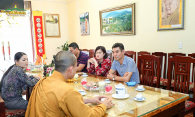 Lãnh đạo phường Thanh Sơn - Uông Bí chúc mừng Đại lễ Phật đản PL.2564 - DL.2020 tại chùa Ba Vàng