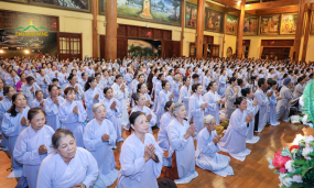 Hàng ngàn Phật tử xúc động và hạnh phúc khi được tham dự thời khóa sám hối trong ngày tu học