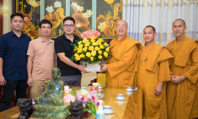 Phòng An ninh đối nội - Công an tỉnh Quảng Ninh chúc mừng Đại lễ Phật đản tại chùa Ba Vàng