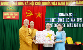 Chùa Ba Vàng tặng quà nhân ngày Quốc tế thiếu nhi 01/6 tại phường Quang Trung