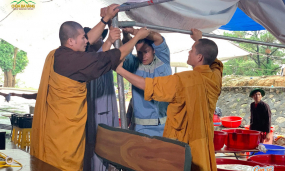 Cơn mưa rào không hẹn trước của Khóa tu mùa hè chùa Ba Vàng