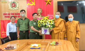Chùa Ba Vàng thăm và chúc mừng Công an tỉnh Quảng Ninh và Công an thành phố Uông Bí nhân kỷ niệm 75 năm ngày truyền thống CAND Việt Nam