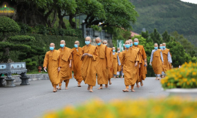Thời khóa kinh hành tụng kinh Tam Bảo của chư Tăng Ni chùa Ba Vàng cầu nguyện mau hóa giải dịch bệnh