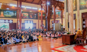 Buổi sinh hoạt ngoại khóa ý nghĩa tại chùa Ba Vàng của hơn 1000 giáo viên và học sinh trường THPT Đông Triều - Quảng Ninh