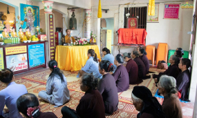 Chư Tăng chùa Ba Vàng truyền Bát quan trai cho các Phật tử tại chùa Mỹ Lương - Nam Định