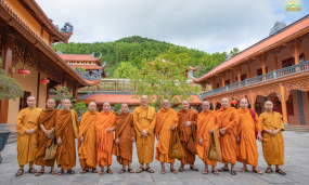 Chư tôn đức Phật giáo Nam tông thăm chùa Ba Vàng