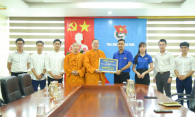 Chùa Ba Vàng trao tặng 50 triệu đồng ủng hộ Giải Marathon ở Cô Tô Tỉnh Quảng Ninh