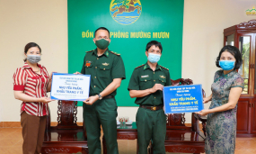 Phật tử chùa Ba Vàng hỗ trợ các chiến sĩ biên phòng tỉnh Điện Biên trong công tác phòng chống, chống dịch Covid-19