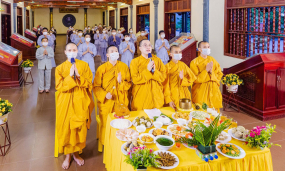 Kỷ niệm ngày Quốc khánh 02/9 - chư Tăng, Phật tử chùa Ba Vàng dâng hương tưởng nhớ Chủ tịch Hồ Chí Minh và các anh hùng liệt sĩ