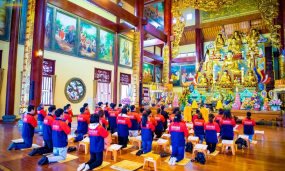 Đoàn khách Công ty cổ phần Quý Phát về chùa Ba Vàng, tìm hiểu Phật Pháp