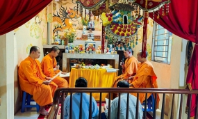 Chư Tăng chùa Ba Vàng tác lễ giải điện thờ và cây hương ngoài trời lập 28 năm theo sự thỉnh cầu của gia đình Phật tử
