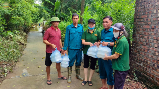 Bão lũ không lạnh vì có yêu thương