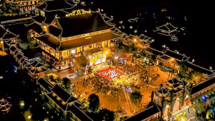 Chùa Ba Vàng Đẹp Lung Linh Huyền Ảo Đêm Giao Thừa