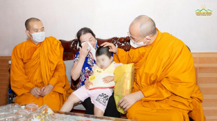 Sư Phụ Thích Trúc Thái Minh đến thăm và trao quà Tết thiếu nhi cho trẻ em có hoàn cảnh khó khăn