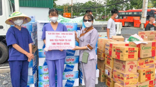 100 triệu đồng ủng hộ tới các y, bác sĩ Bệnh viện Việt Đức - Bệnh viện dã chiến số 13 Tp. Hồ Chí Minh