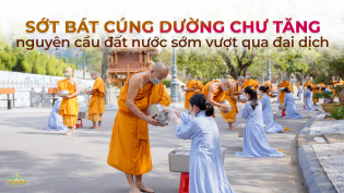 Sớt bát cúng dường chư Tăng trong lễ kết đàn tu tập 108 - Nguyện cầu đất nước bình an, vượt qua đại dịch COVID-19