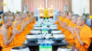 Chư Tăng hồi hướng phúc báu cho các Phật tử đặt bát cúng dường mùa tự tứ