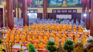 Trang nghiêm buổi lễ khai đàn, kết mãn tụng kinh Lương Hoàng Bảo Sám cầu bình an cho muôn loài chúng sinh