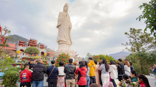 Đi chùa lễ Phật đầu năm - Cho lòng thanh thản, cho tâm an lành