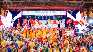Chùa Ba Vàng rực rỡ sắc màu trong Đêm văn nghệ chào mừng Đại lễ Vesak 2025