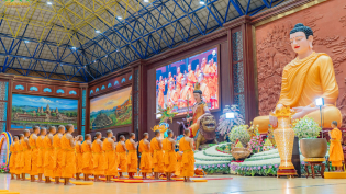 Một ngày tu Bát quan trai an lạc - Hàng Phật tử tập sự xuất gia, phát nguyện noi gương chư Phật trên con đường của bậc trí tuệ