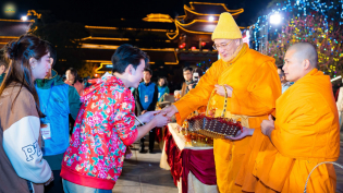 Đêm giao thừa: Lên chùa Ba Vàng “xin” lộc đầu năm có gì đặc biệt?