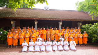 Chư Tăng quốc tế chào thăm Thượng tọa Thích Đức Thiện nhân chuyến tham quan và dự lễ Phật đản tại Việt Nam