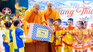 Chùa Ba Vàng tặng quà Tết trung thu cho các em nhỏ tại các khu dân cư và cơ sở trường học trên địa bàn TP Uông Bí