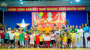 Chư Tăng tham dự chương trình Trung Thu tại khu 5A và 5B phường Quang Trung, TP. Uông Bí