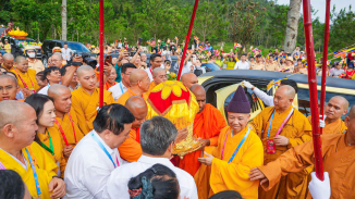 Lễ cung rước trọng thị Xá lợi Đức Phật về tôn trí tại cung Trúc Lâm Yên Tử