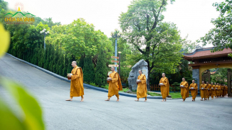Khóa Tu Mùa Hè 2019: Khất Thực - Nét Đẹp Truyền Thống Thời Đức Phật Còn Tại Thế