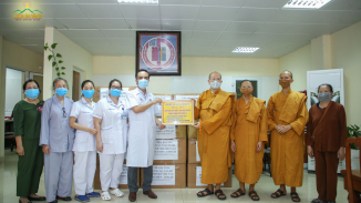 Chùa Ba Vàng cùng Bệnh viện Việt Nam Thụy Điển - Thành Phố Uông Bí chung tay phòng chống dịch Covid-19