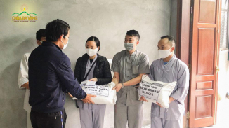 Câu lạc bộ Trúc Thanh - Hà Nội chung tay cùng các gia đình có hoàn cảnh khó khăn vượt qua đại dịch COVID-19